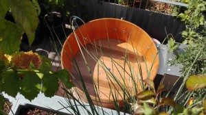 Whirlbecken rund mit Luft- und Massagedüsen