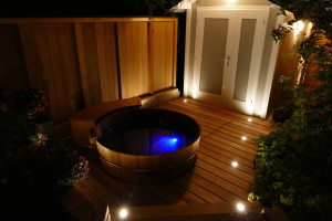 Badebottich mit blauem LED-Licht
