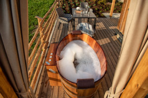 Edle Balubad Holzbadewanne beim Charlet am Grundlsee!